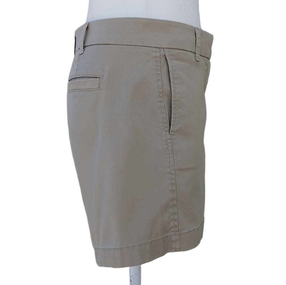 J. Crew 5" Khaki Cotton Stretch Chino Shorts in Women's Size 4 - Picture 4 of 17